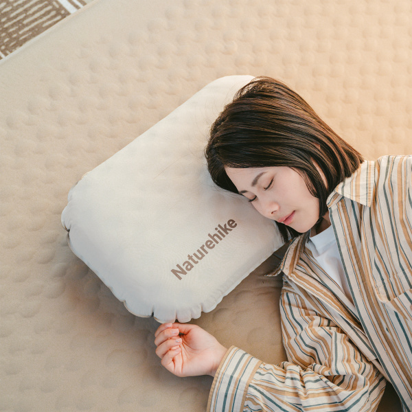 Подушка надувная Naturehike 52х32x12 см, бежевая