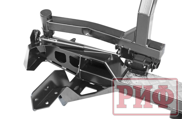 Бампер РИФ силовой задний Toyota Hilux 1983-1997 с квадратом под фаркоп и калиткой