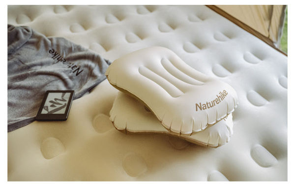 Подушка туристическая надувная Naturehike 42х32х11 см, бежевая