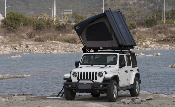 Палатка на крышу автомобиля Wild Land Desert Cruiser 120 Pro с лестницей