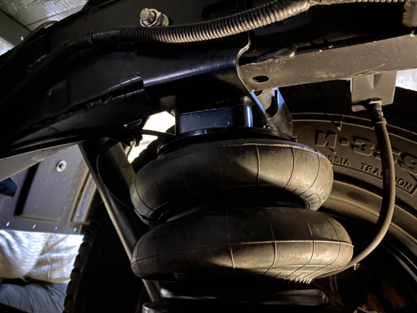 Пневмоподвеска РИФ для УАЗ Профи на задний мост для стандартной подвески