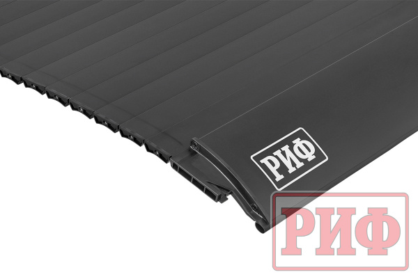 Крышка кузова РИФ для Toyota Hilux 2015+, роллета раздвижная с электроприводом 1572х1563 мм, алюминиевая, черная