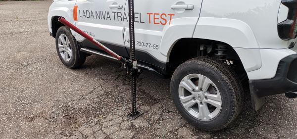 Пороги РИФ силовые Lada Niva Travel (черный алюминий)