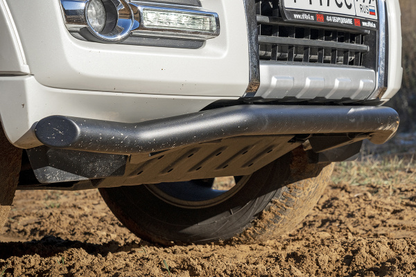 Бампер РИФ силовой передний Mitsubishi Pajero IV под площ. для лебёдки RIFPJR-30000 с защ. радиатора