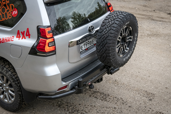 Бампер задний силовой/защита штатного бампера РИФ для Toyota Land Cruiser Prado 150 c квадратом под фаркоп, калиткой, подсветкой номера