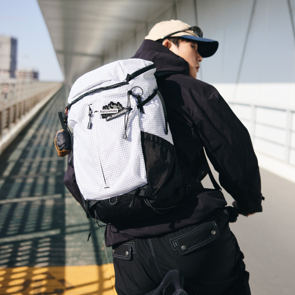 1 Рюкзак туристический Naturehike Helium Series 25 л, белый
