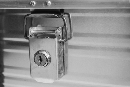 Ящик алюминиевый РИФ усиленный с замком 432х335х277 мм (ДхШхВ)